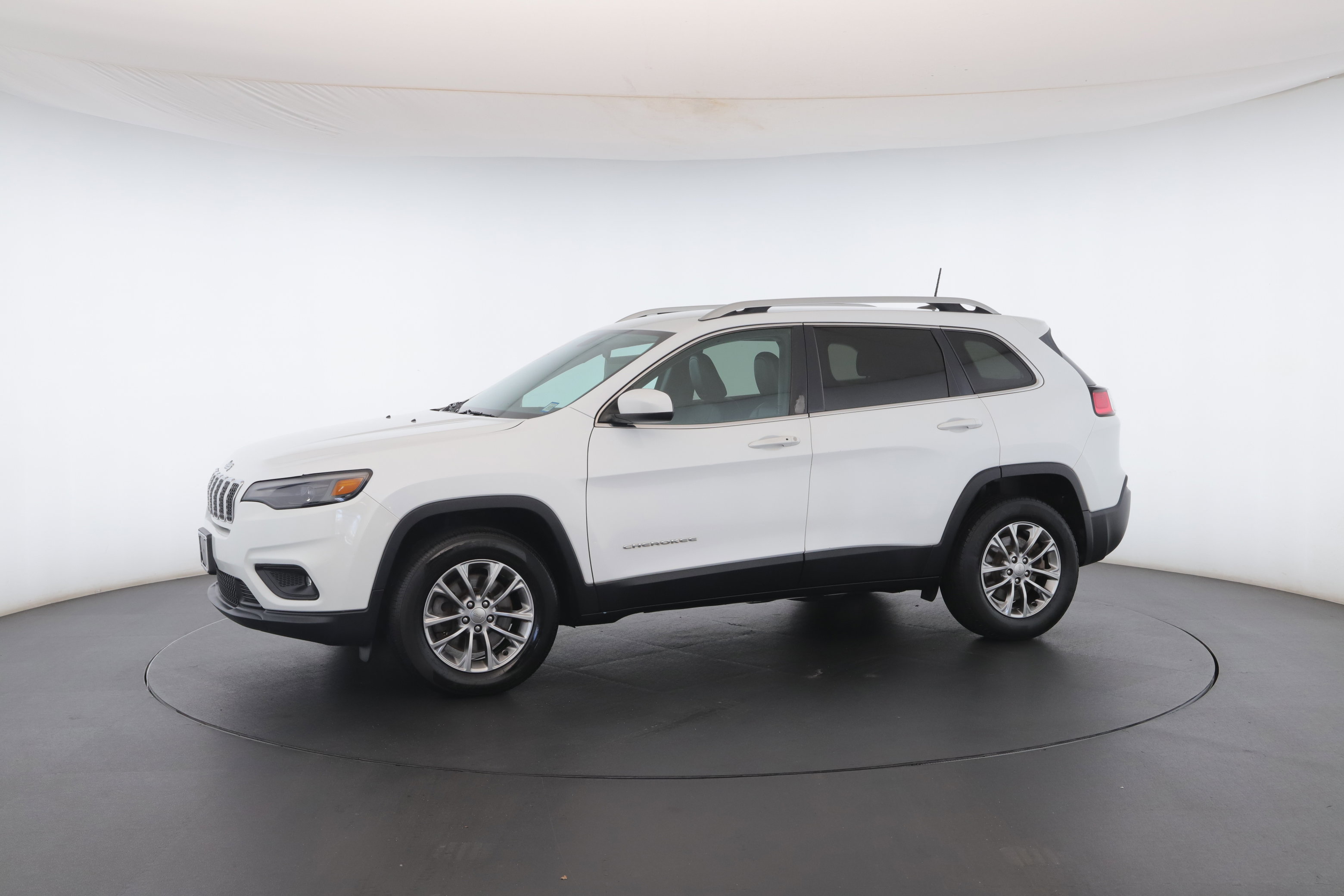 Used 2019 Jeep Cherokee Latitude Plus image 38