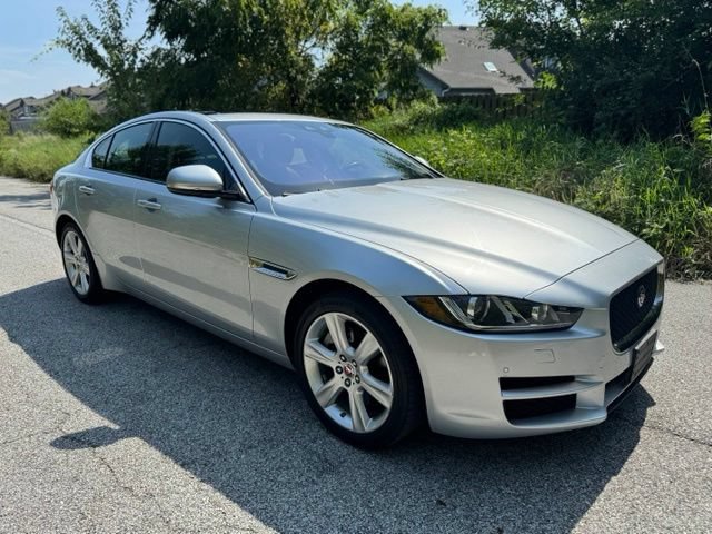 Used 2018 Jaguar XE Premium AWD/4WD image 4