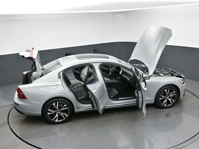 Used 2025 Volvo S60 B5 Plus image 44