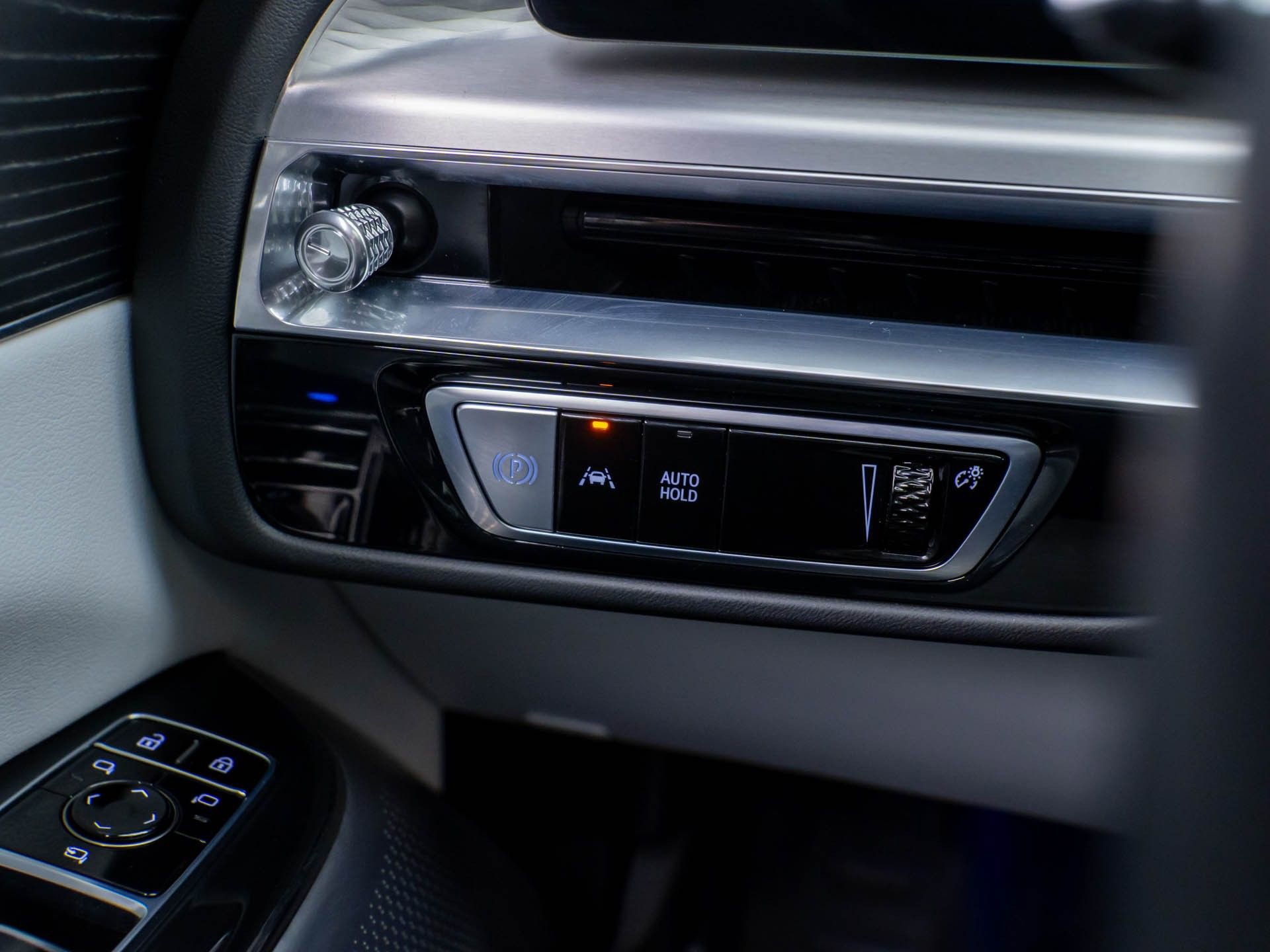 Certified 2024 Cadillac Lyriq Luxury w/ LPO, Floor Liner Package image 31