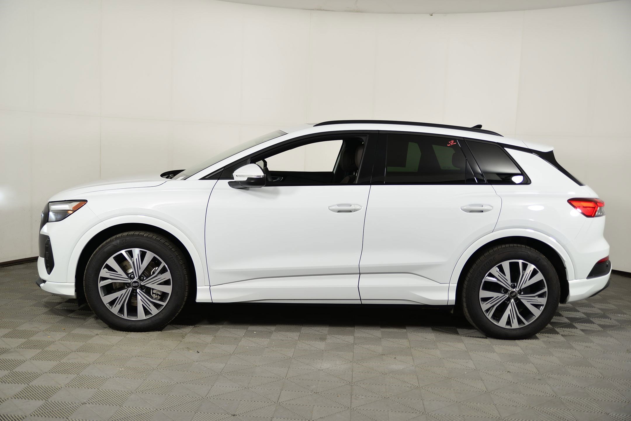 Certified 2025 Audi Q4 e-tron Premium w/ Convenience Package image 2