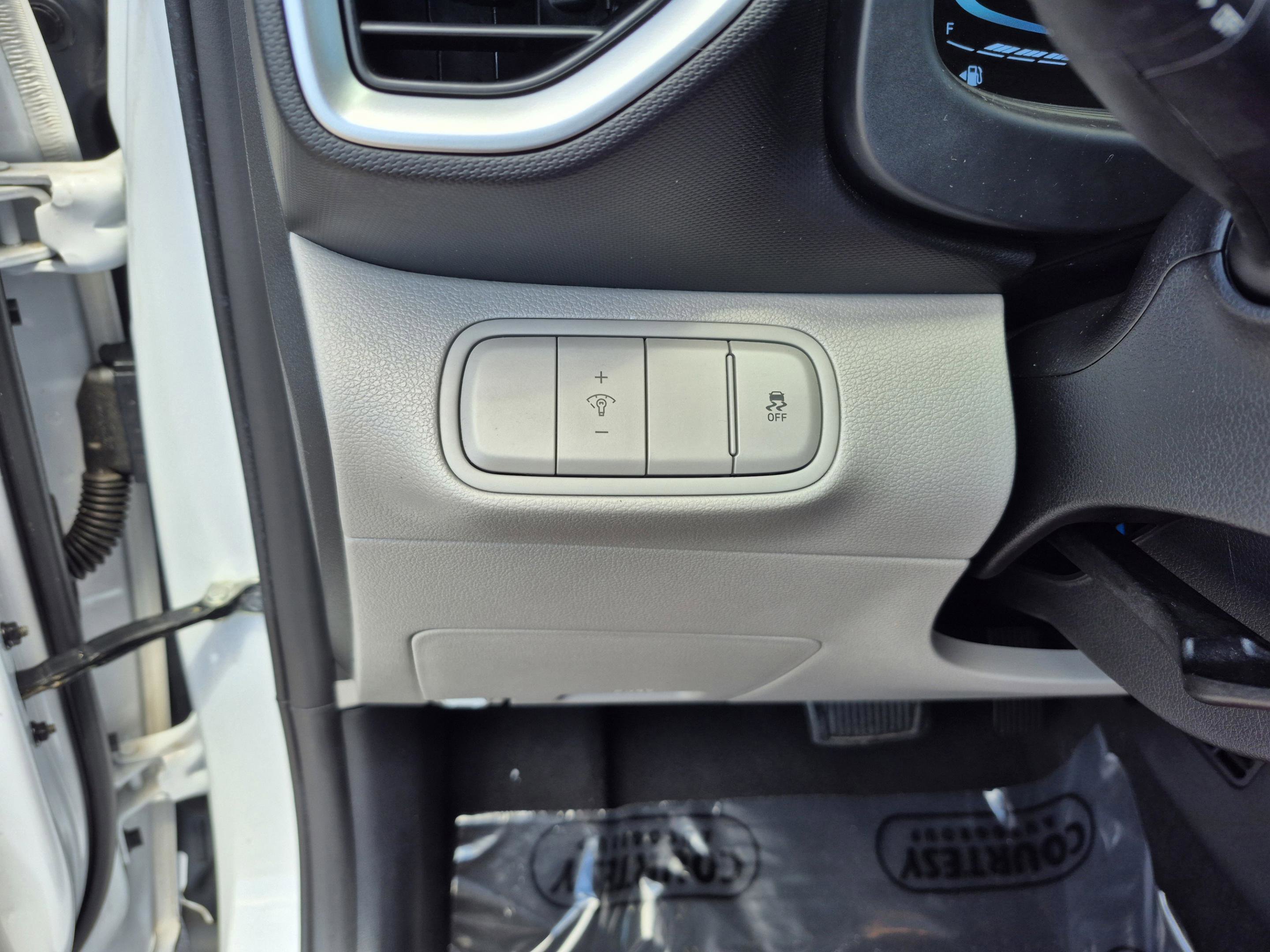 Used 2023 Hyundai Venue SEL FWD image 26