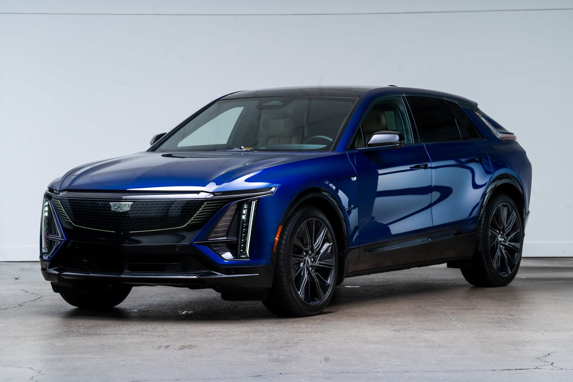 Used 2024 Cadillac Lyriq Sport w/ Nappa Leather Package AWD/4WD image 3