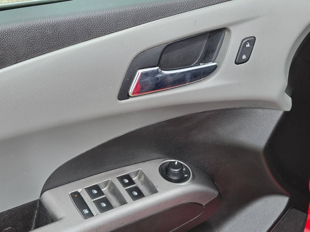 Used 2018 Chevrolet Sonic Premier FWD image 13