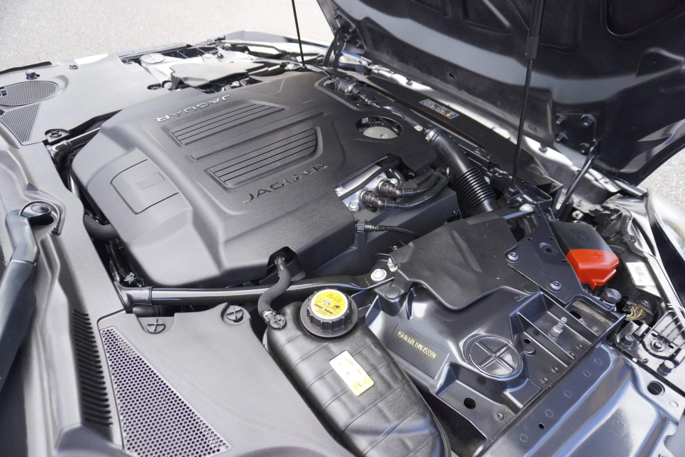 Used 2017 Jaguar F-TYPE R image 37