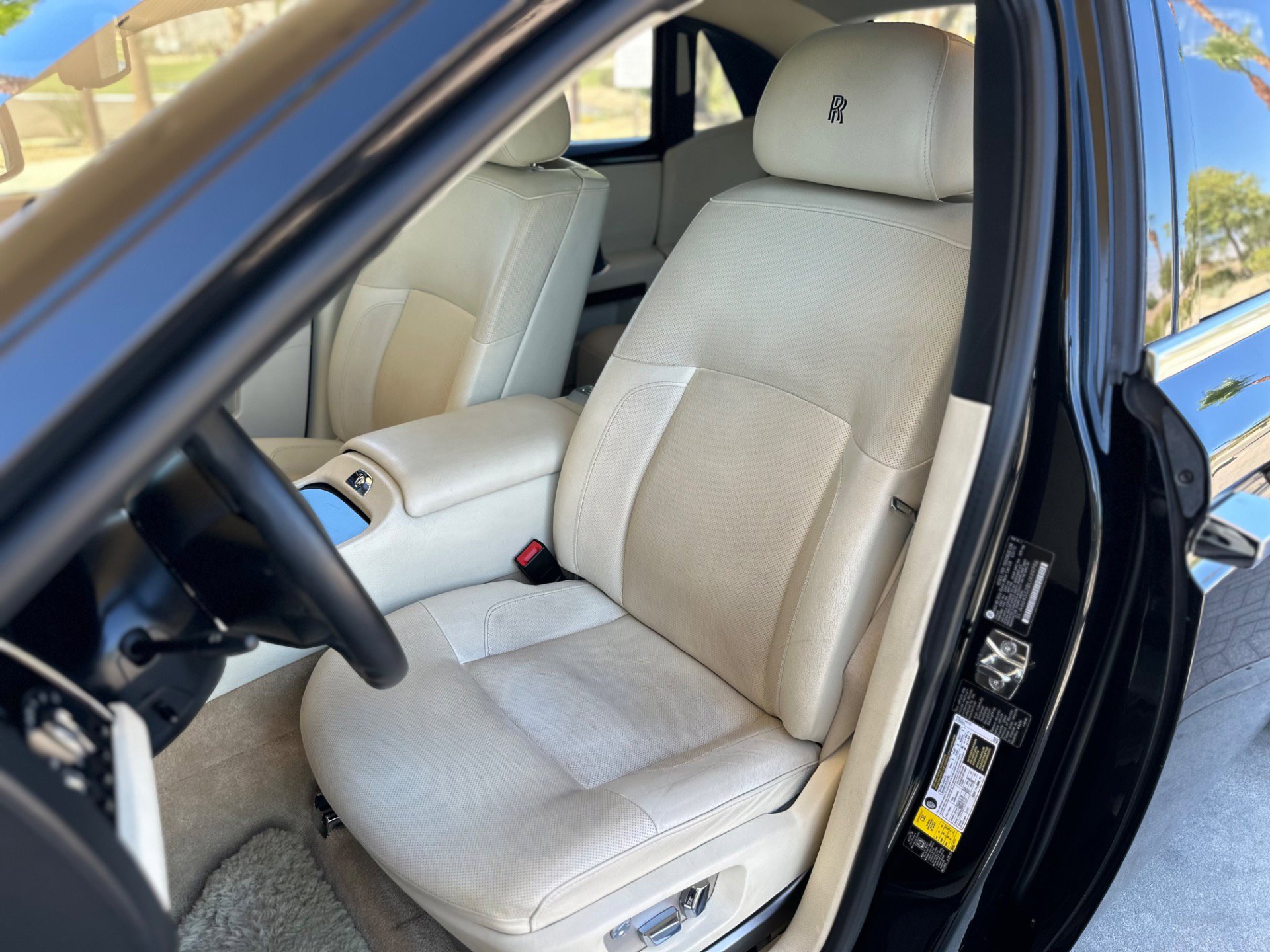 Used 2011 Rolls-Royce Ghost image 39