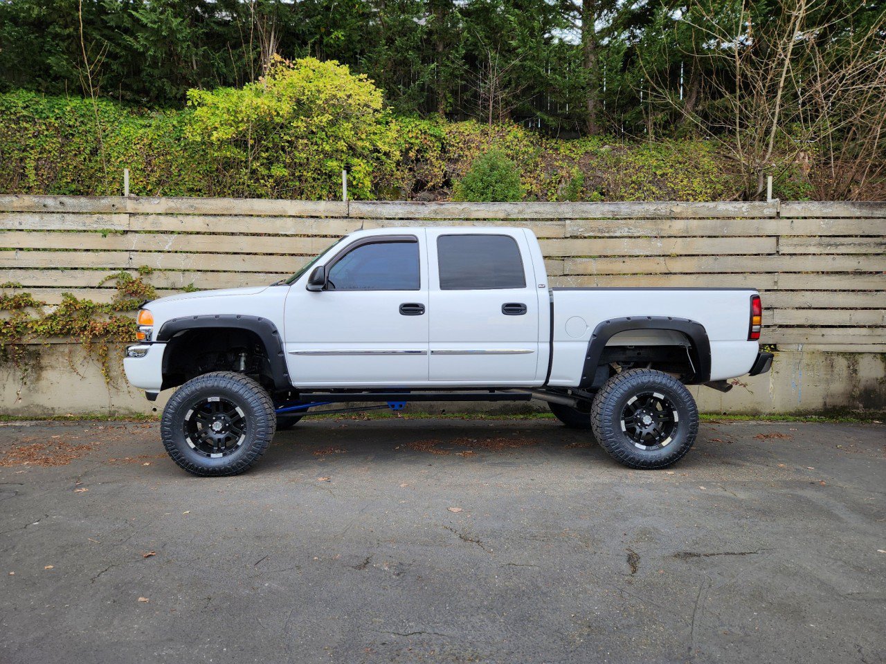 Used 2005 GMC Sierra 1500 SLT w/ Light Duty Power Package AWD/4WD image 9