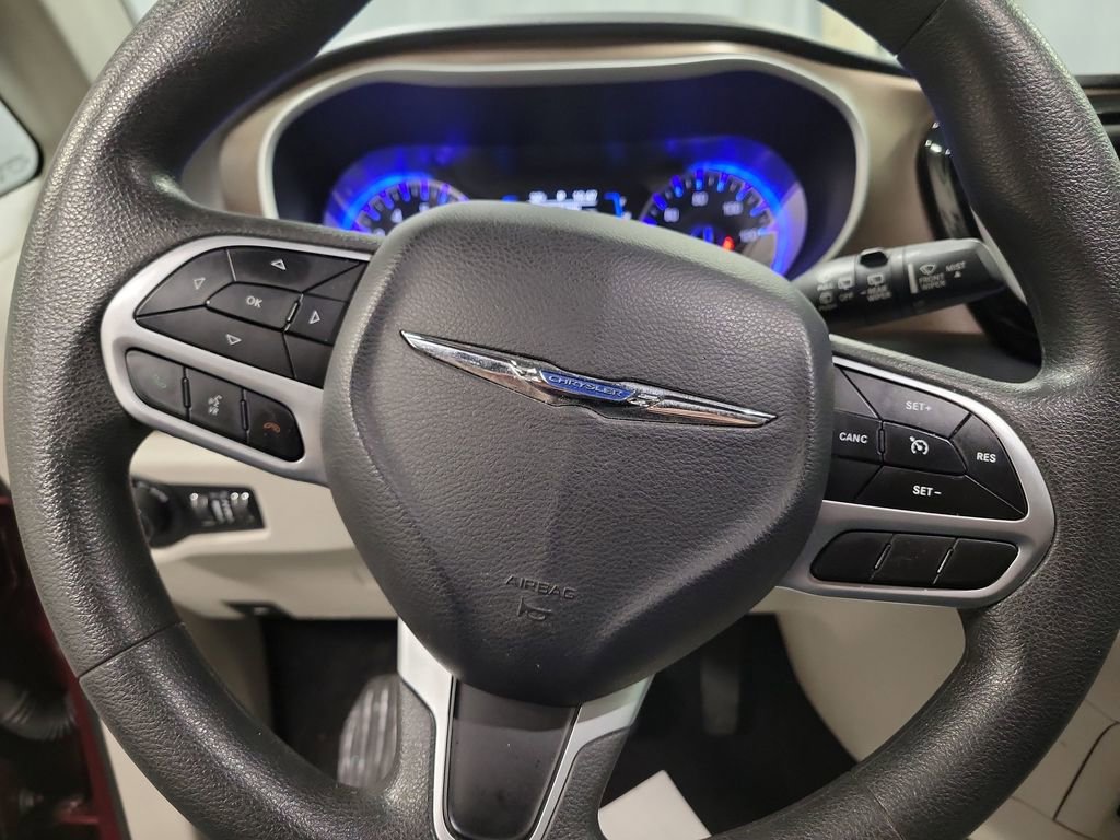 Used 2017 Chrysler Pacifica Touring Plus w/ Tire & Wheel Group image 18