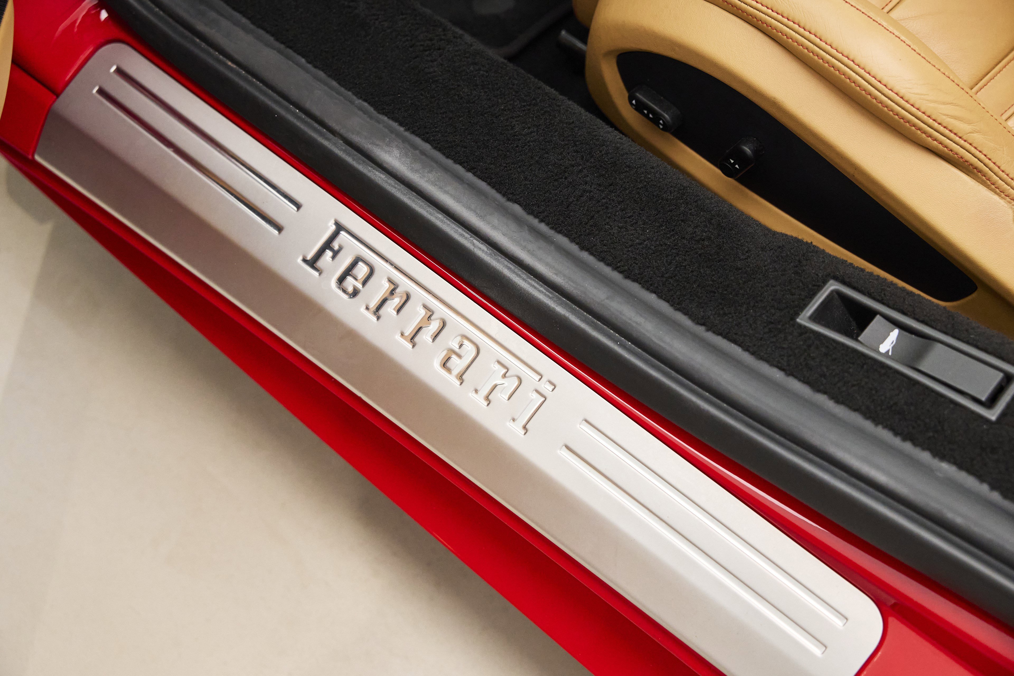 Used 2014 Ferrari 458 Spider image 22