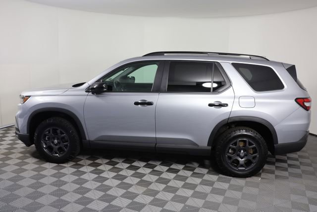 Used 2024 Honda Pilot TrailSport image 5