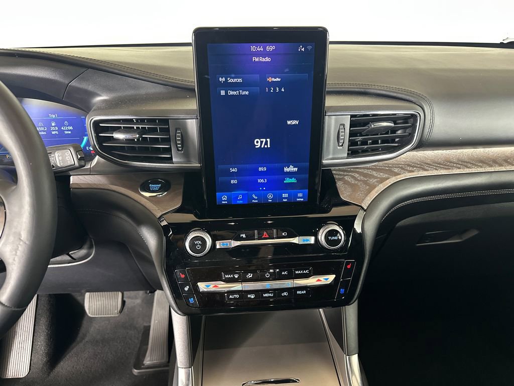 Used 2022 Ford Explorer Platinum w/ Equipment Group 601A AWD/4WD image 28