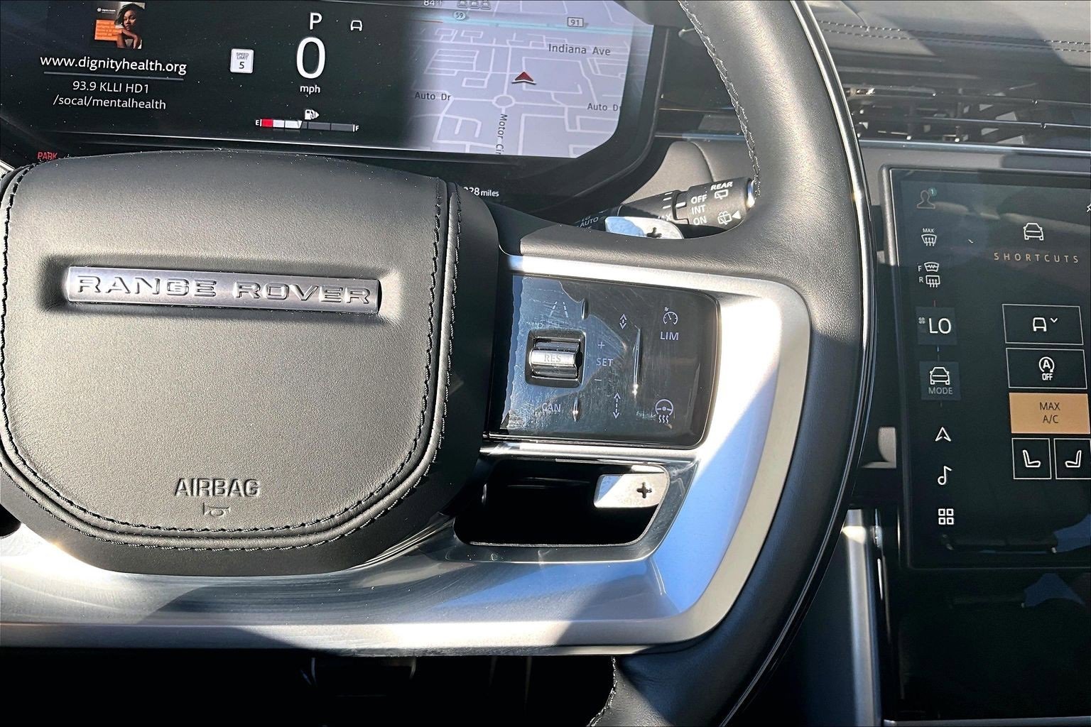 Used 2025 Land Rover Range Rover SE image 18