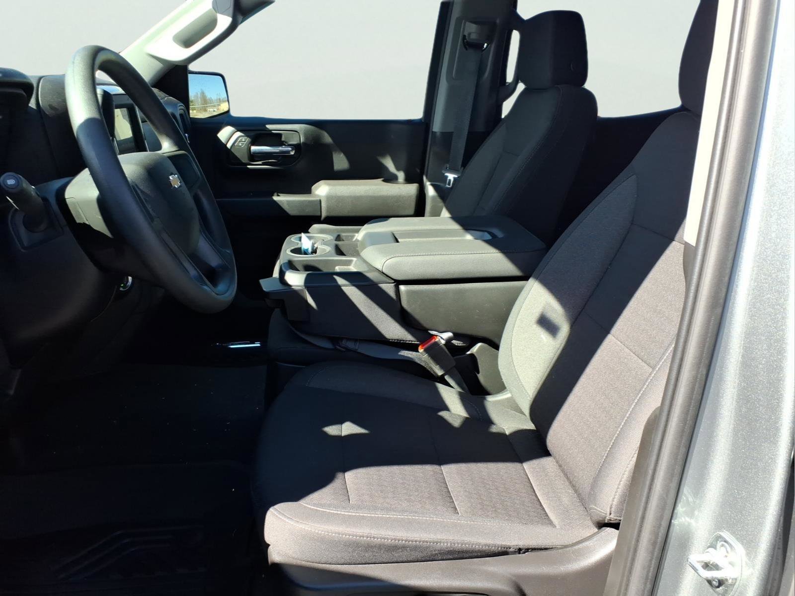 Used 2025 Chevrolet Silverado 1500 Custom image 8