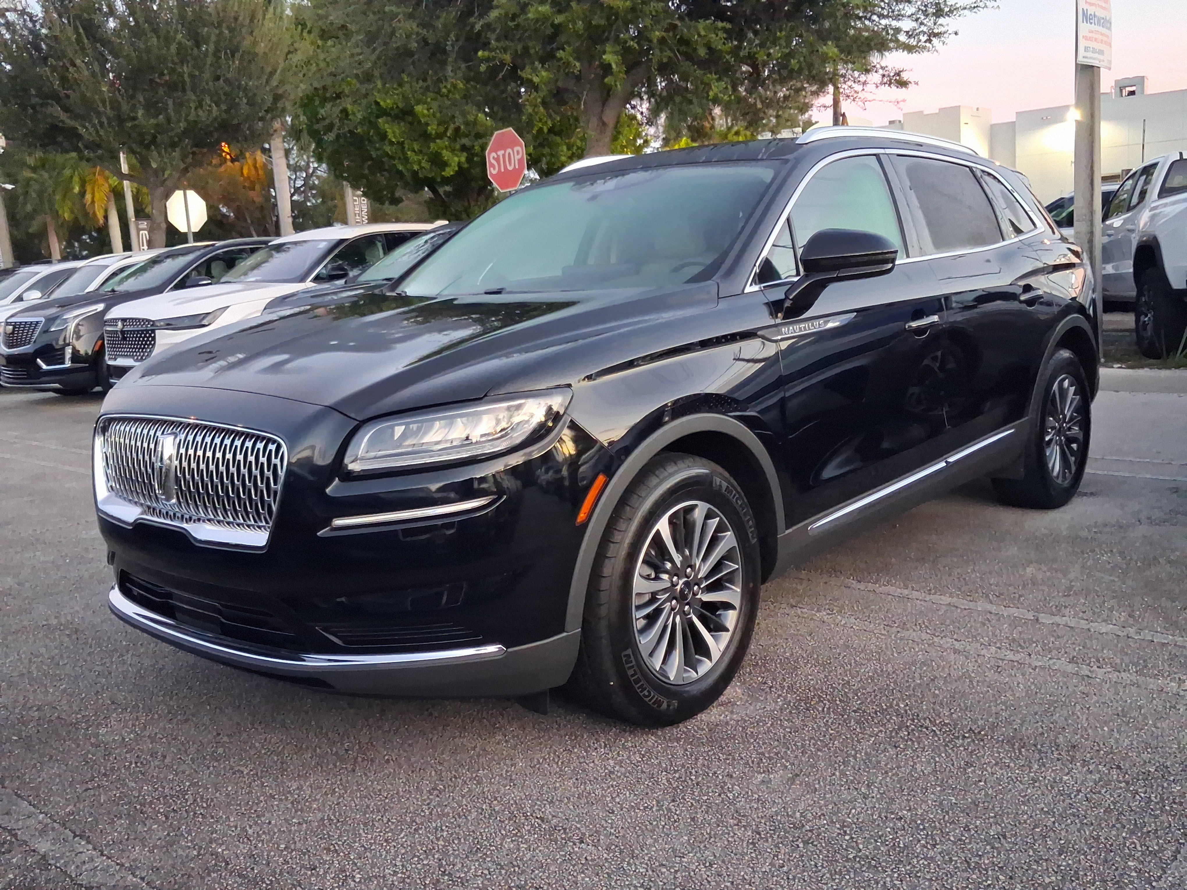 Used 2023 Lincoln Nautilus AWD image 2