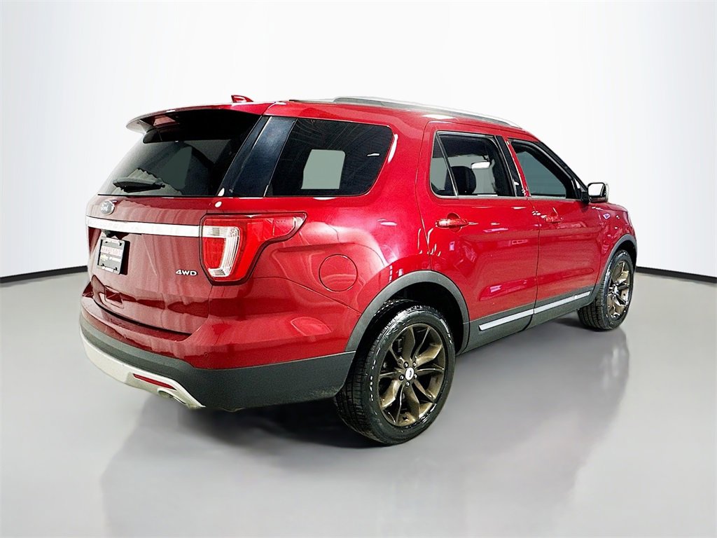 Used 2017 Ford Explorer XLT w/ Equipment Group 202A image 8