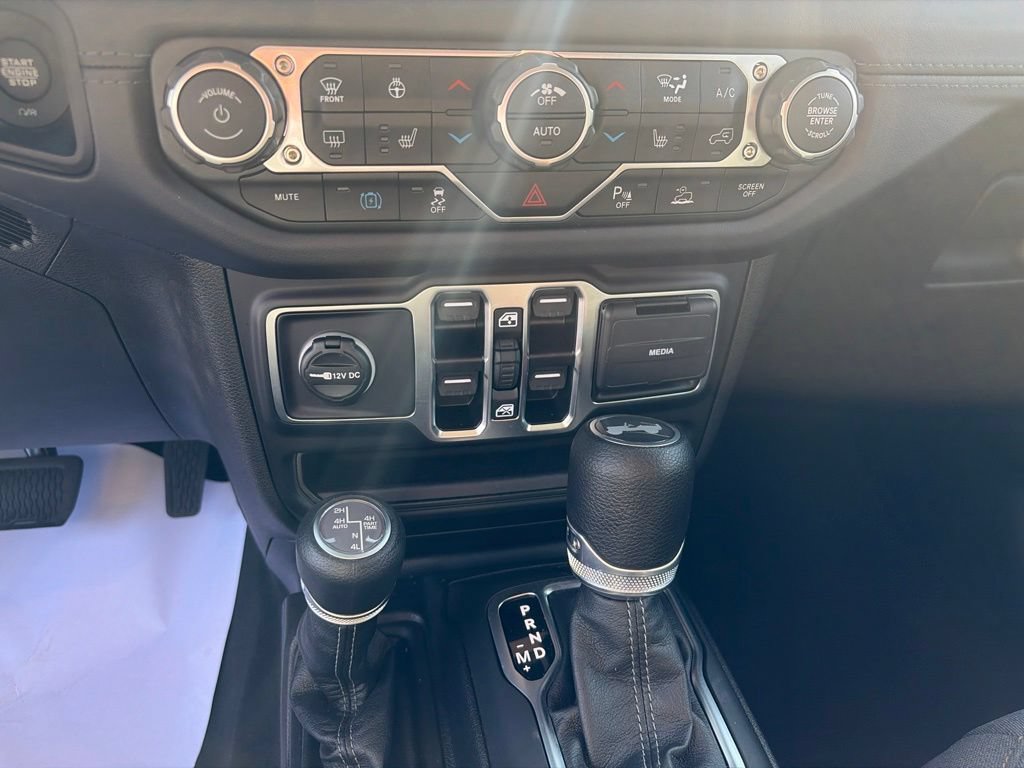 Used 2025 Jeep Wrangler Unlimited Sahara w/ Safety Group AWD/4WD image 24
