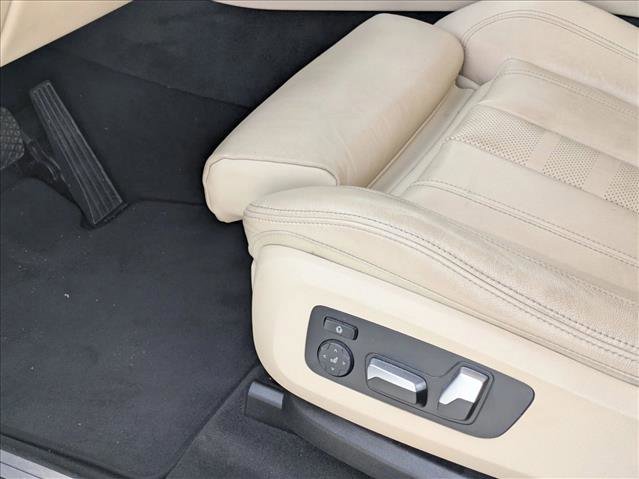 Used 2022 BMW X5 xDrive45e w/ Premium Package image 11