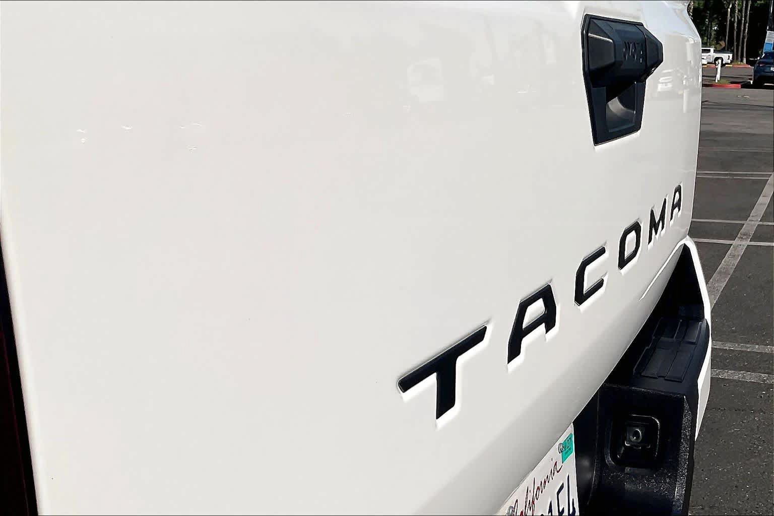 Used 2025 Toyota Tacoma SR5 AWD/4WD image 9