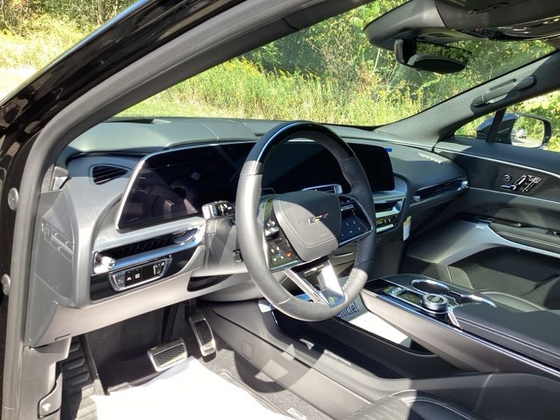 New 2026 Cadillac Lyriq V image 19