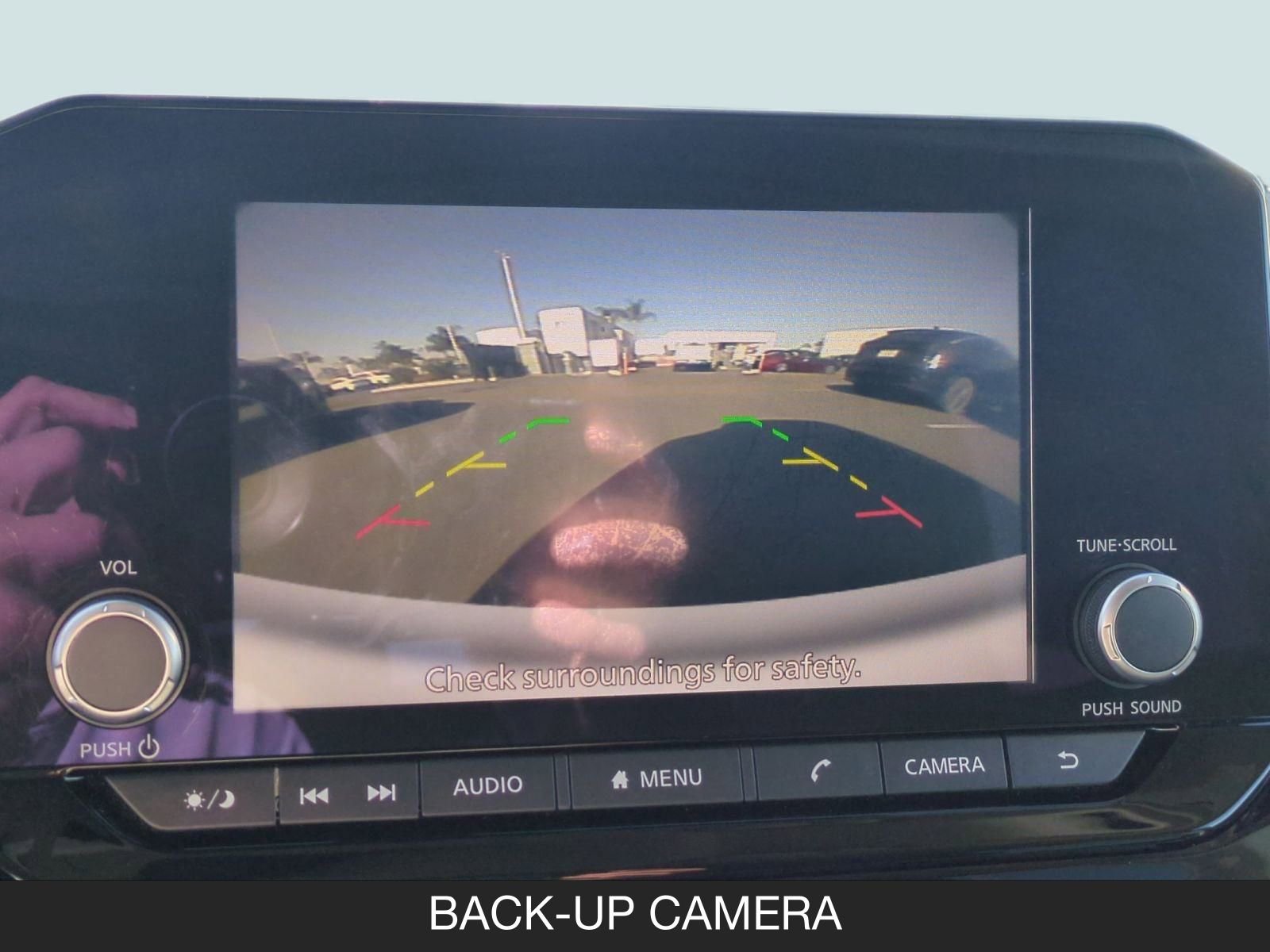 Used 2024 Nissan Pathfinder SV image 17