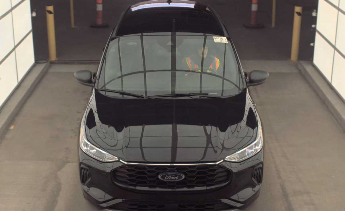 Used 2023 Ford Escape ST-Line w/ Tech Pack #1 AWD/4WD image 3