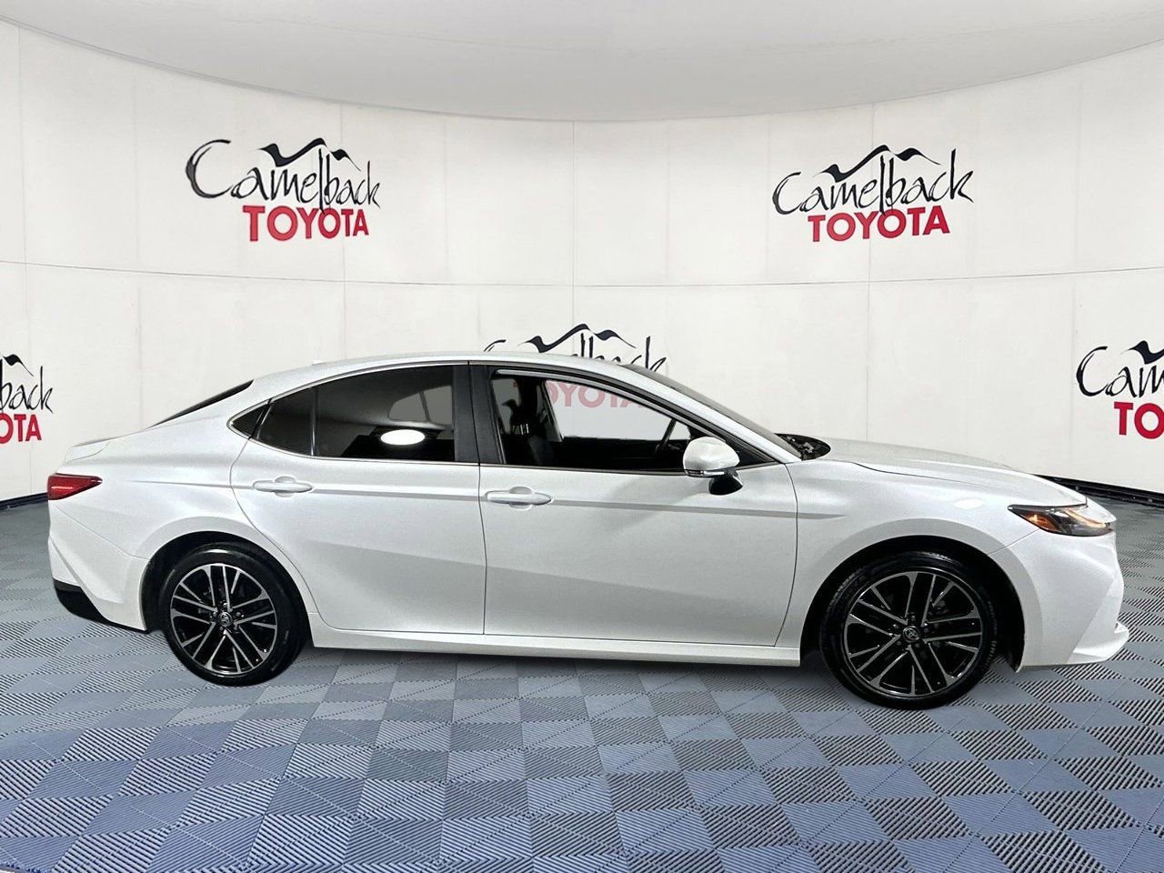 Used 2025 Toyota Camry XLE image 8