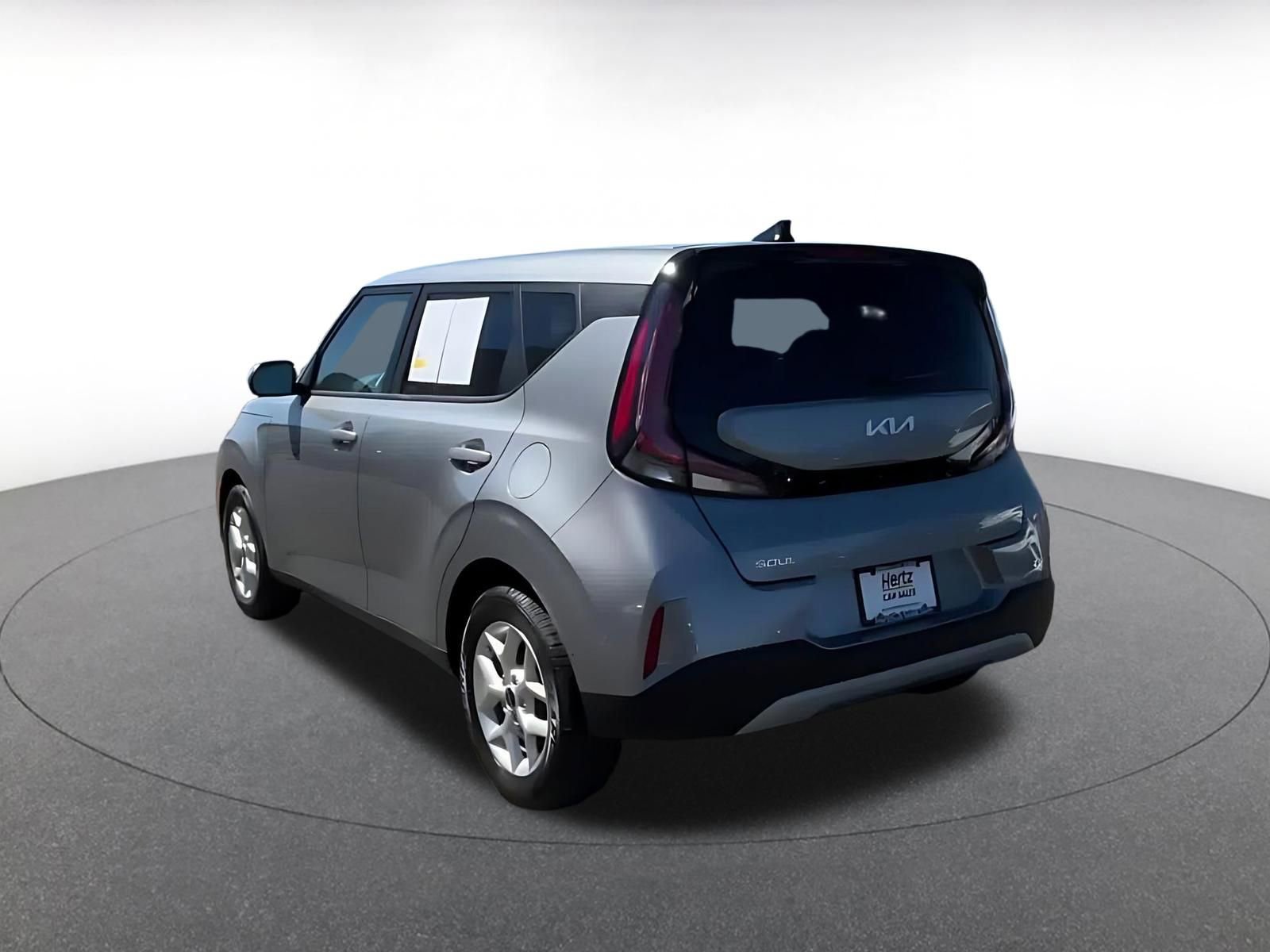 Used 2025 Kia Soul LX w/ LX Technology Package FWD image 10