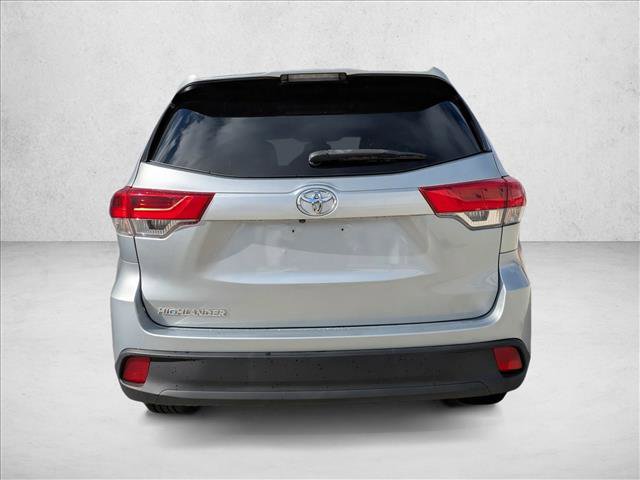Used 2018 Toyota Highlander LE image 6
