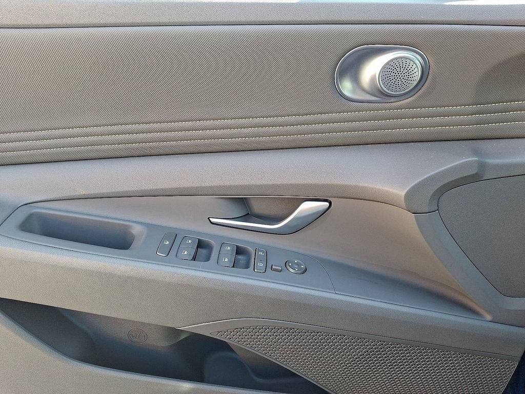Used 2023 Hyundai Elantra SEL w/ Convenience Package FWD image 13