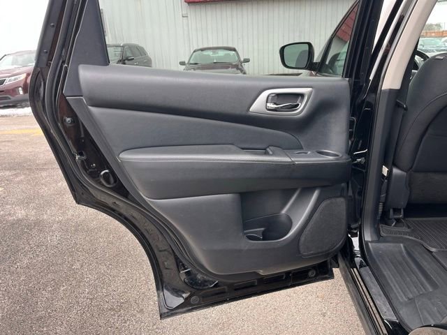 Used 2019 Nissan Pathfinder SV image 34