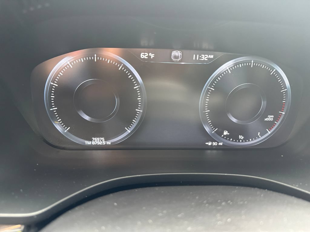 Used 2019 Volvo XC60 T6 Momentum w/ Multimedia Package AWD/4WD image 18