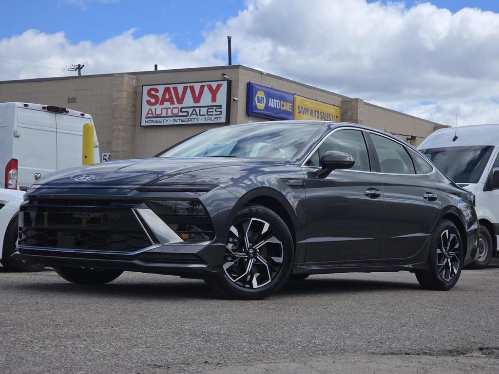 Used 2025 Hyundai Sonata SEL FWD image 2