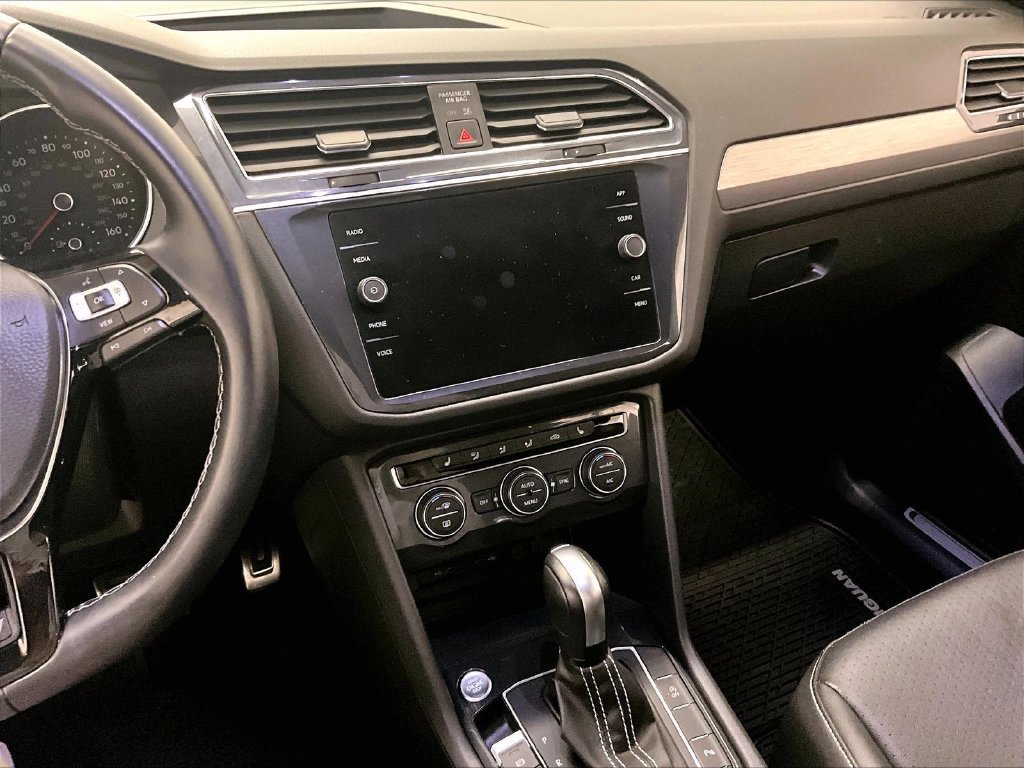 Used 2021 Volkswagen Tiguan SE R-Line AWD/4WD image 9