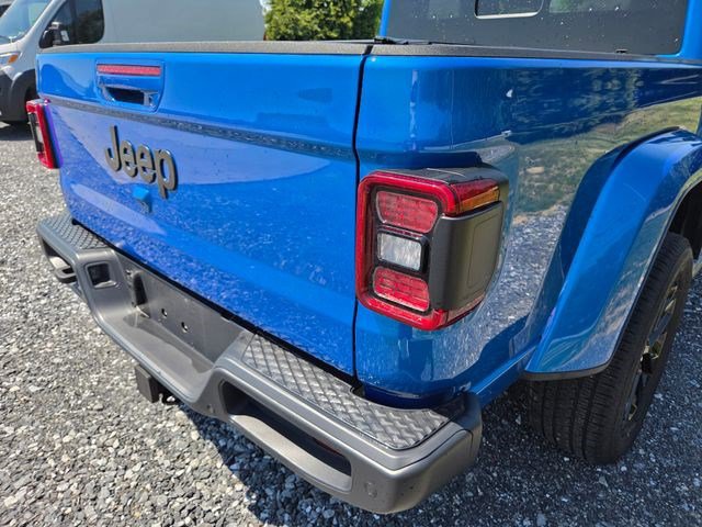 Used 2023 Jeep Gladiator Overland AWD/4WD image 14
