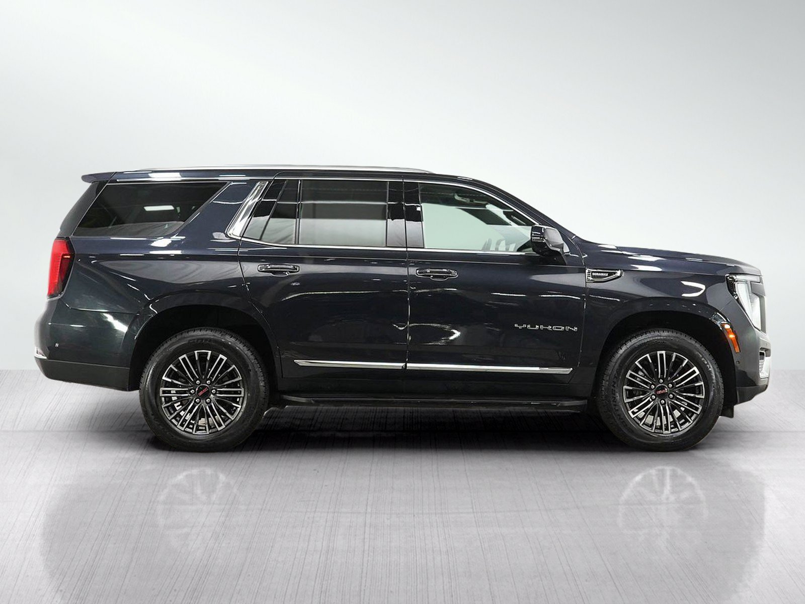 Used 2025 GMC Yukon Elevation AWD/4WD image 6