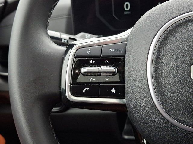 Used 2025 Kia Carnival SX w/ SX Dark Edition Package FWD image 27
