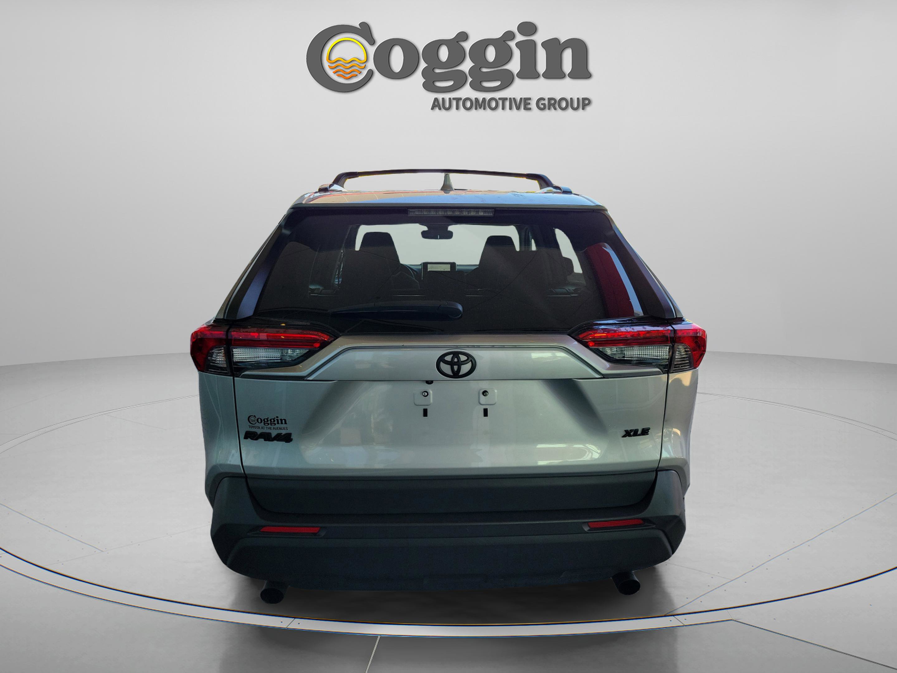 Used 2024 Toyota RAV4 XLE w/ Convenience Package image 3