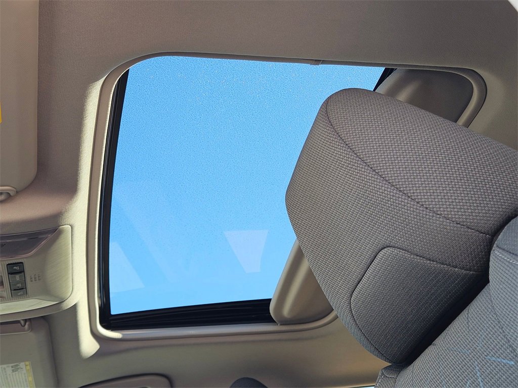 Used 2021 Toyota RAV4 XLE image 35