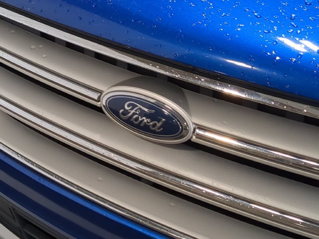Used 2018 Ford Escape SE w/ Ford Safe & Smart Package FWD image 15