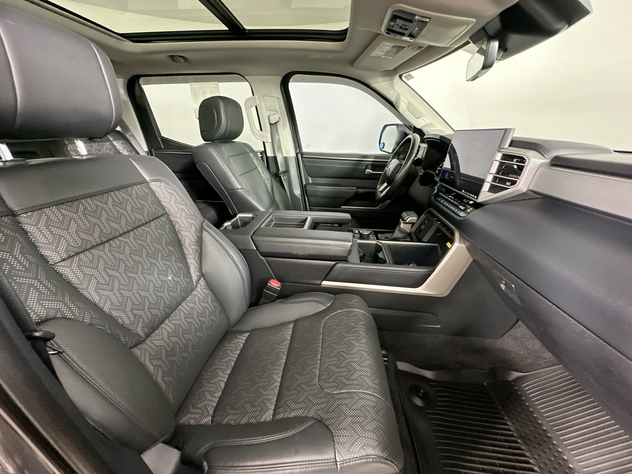 Used 2022 Toyota Tundra Limited w/ Power Package AWD/4WD image 40