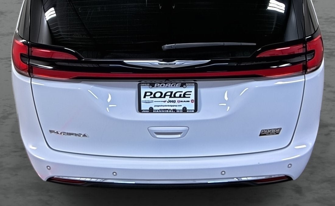 Used 2024 Chrysler Pacifica Touring-L w/ Uconnect Theater Family Group FWD image 11