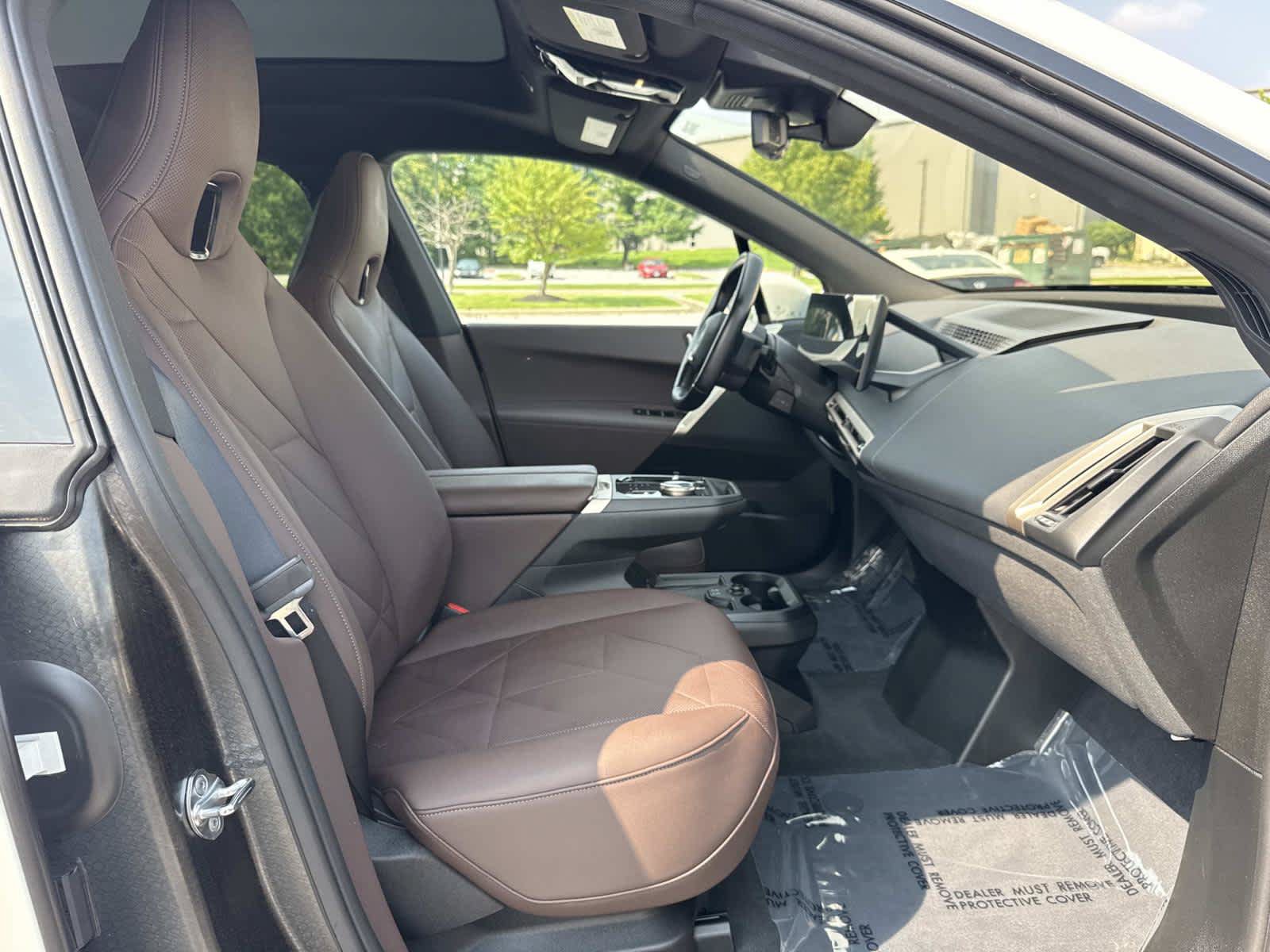 Used 2024 BMW iX xDrive50 AWD/4WD image 16