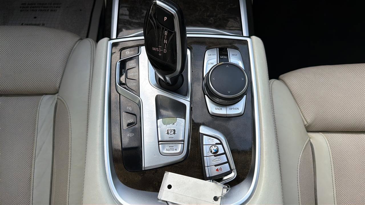 Used 2016 BMW 750i xDrive AWD/4WD image 30