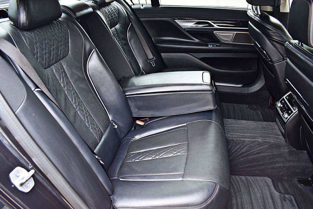 Used 2022 BMW 740i RWD image 23