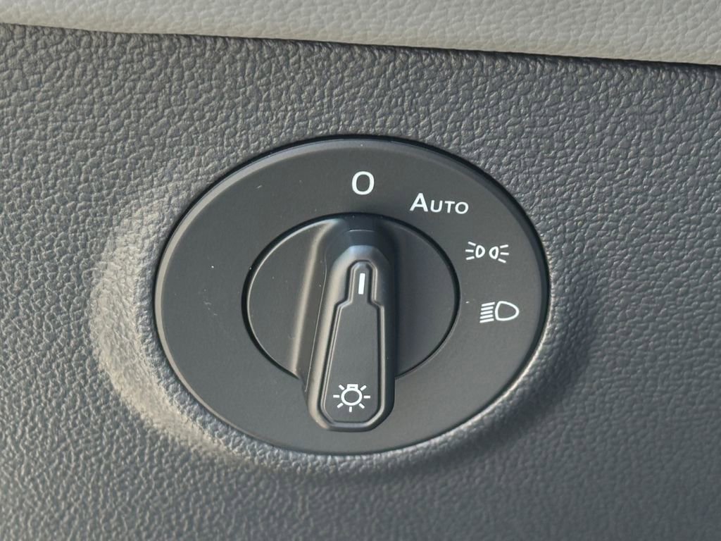 Used 2024 Volkswagen Taos SE w/ Panoramic Sunroof Package AWD/4WD image 23