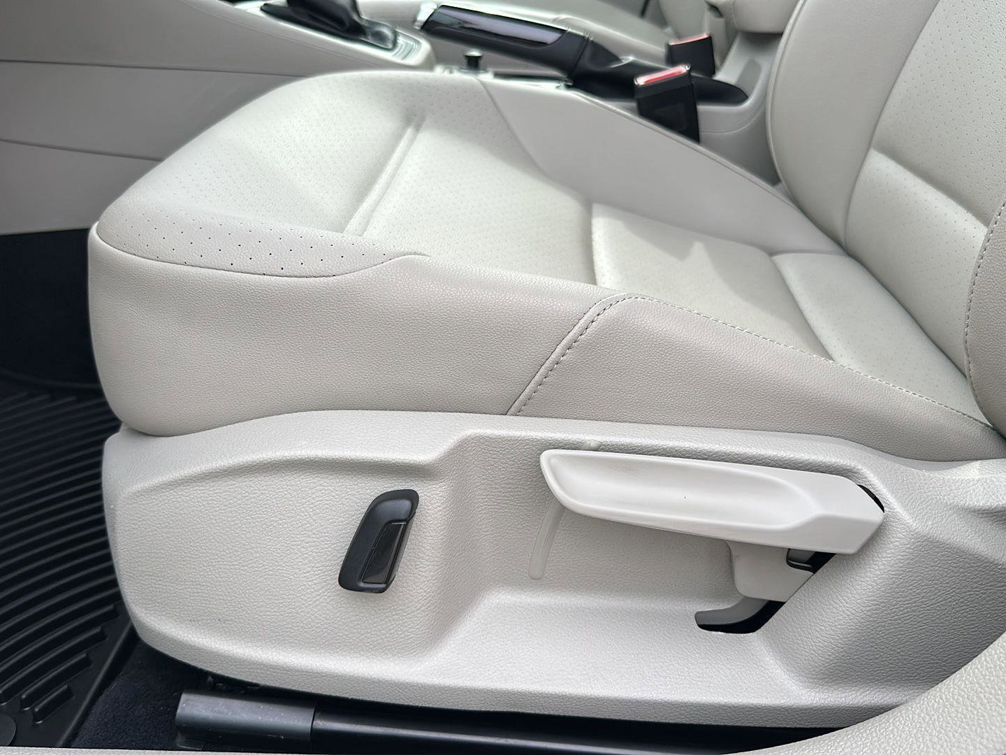 Used 2015 Volkswagen Golf SE FWD image 24