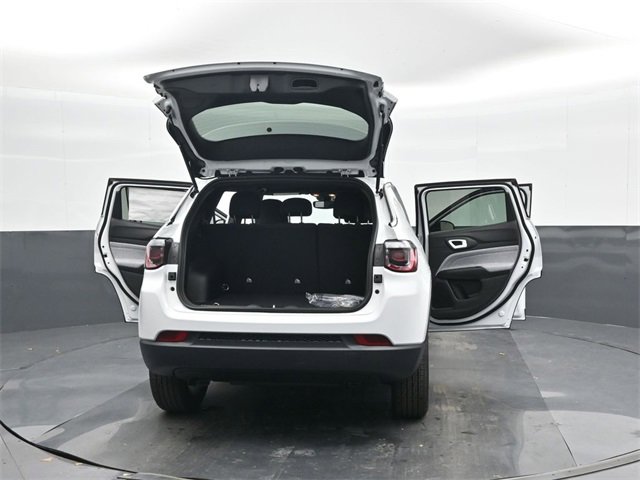 Used 2025 Jeep Compass Sport image 44