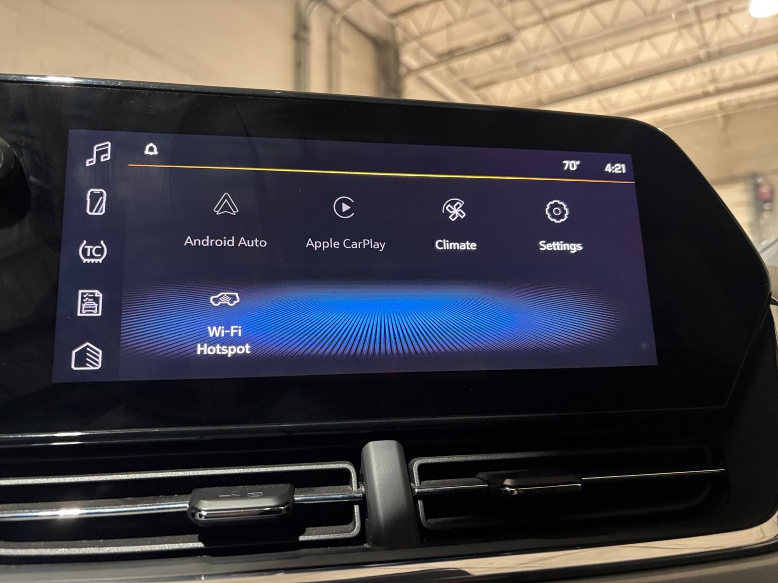 Used 2025 Chevrolet Trax LT w/ LT Convenience Package FWD image 19