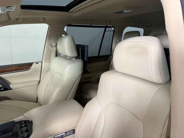 Used 2021 Lexus LX 570 4WD w/ Luxury Package image 19