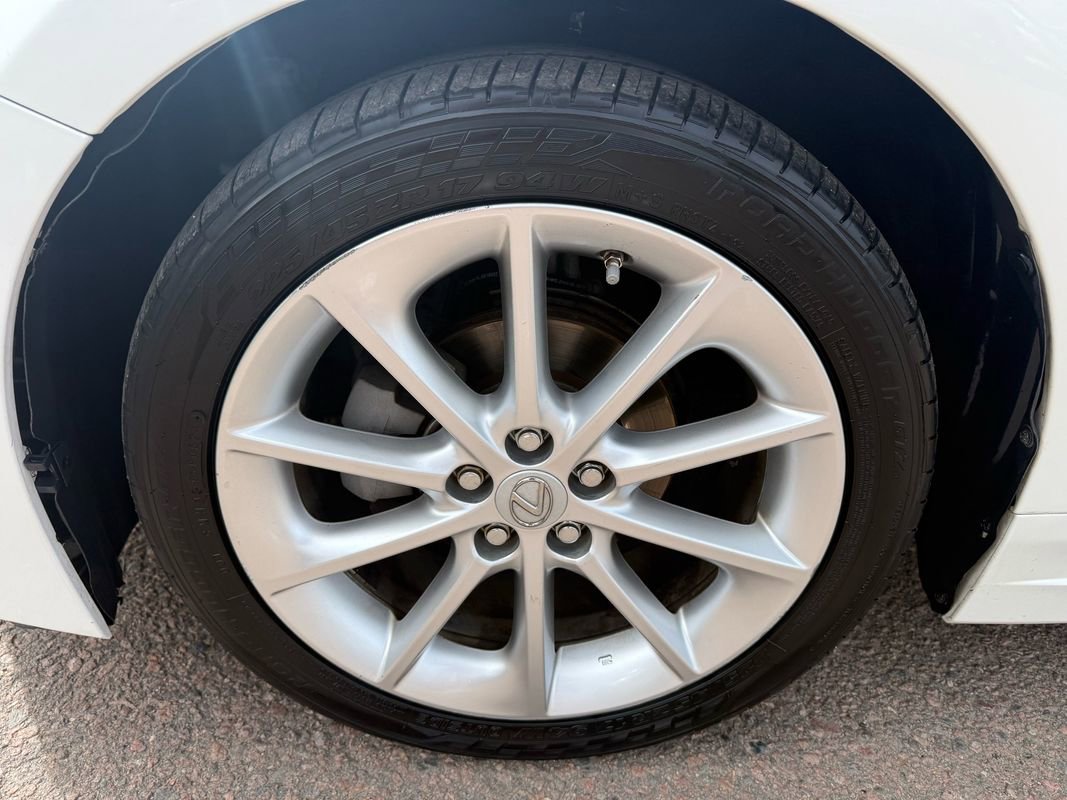 Used 2013 Lexus CT 200h w/ Premium Pkg w/Navigation FWD image 9